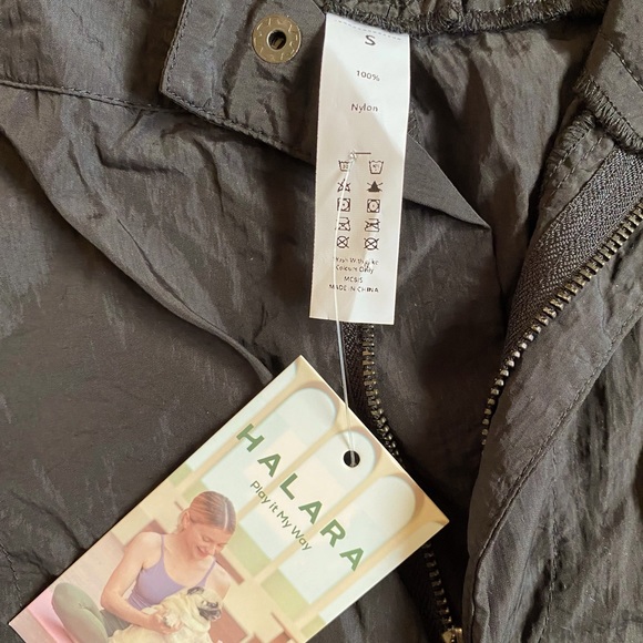 Black Halara wide leg cargo nylon track pants size small. - Picture 3 of 3